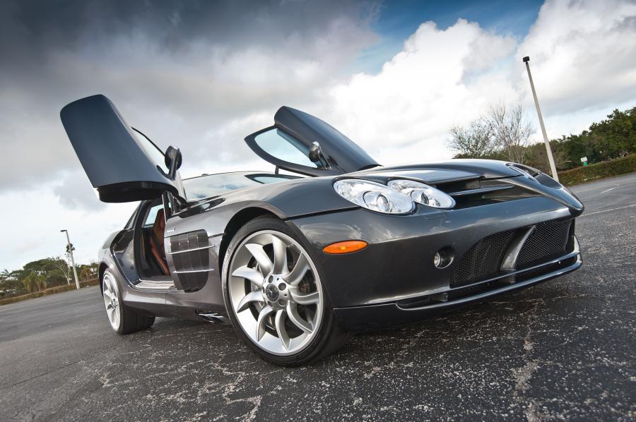  Mercedes-Benz SLR McLaren Black 2006 года  (фото 10 из 27)